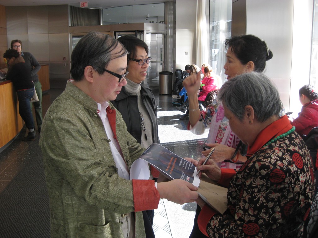 Sheut Hing Lee Signing Autographs